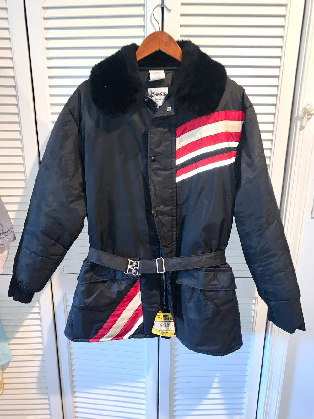 Vintage 70s Zero-Zone Insulated Snowmobile
Ski Jacket Belted Faux Fur Collar L